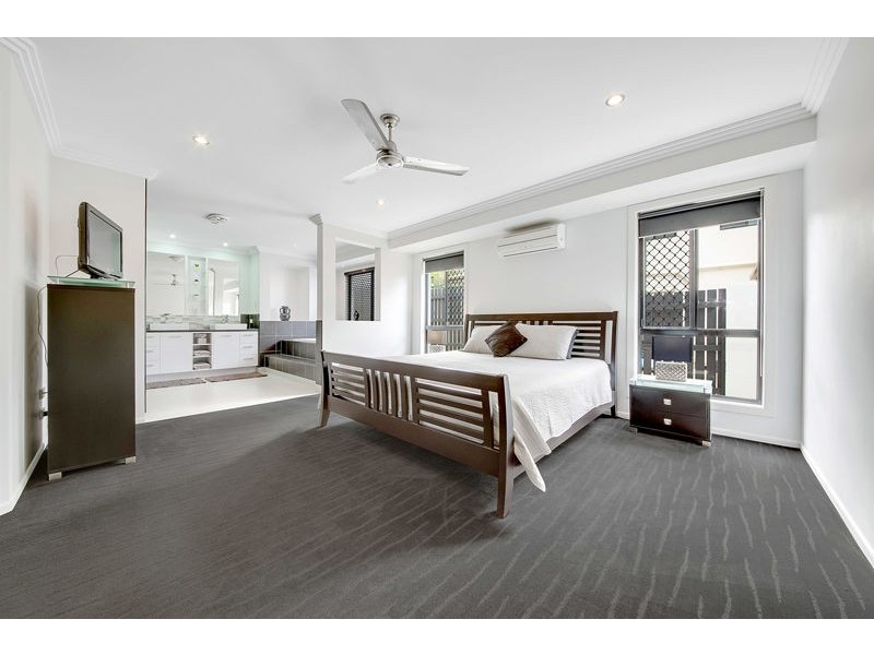 35 Grasstree Crescent, Kirkwood QLD 4680