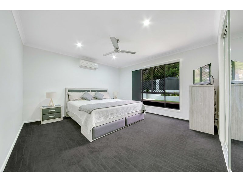 35 Grasstree Crescent, Kirkwood QLD 4680