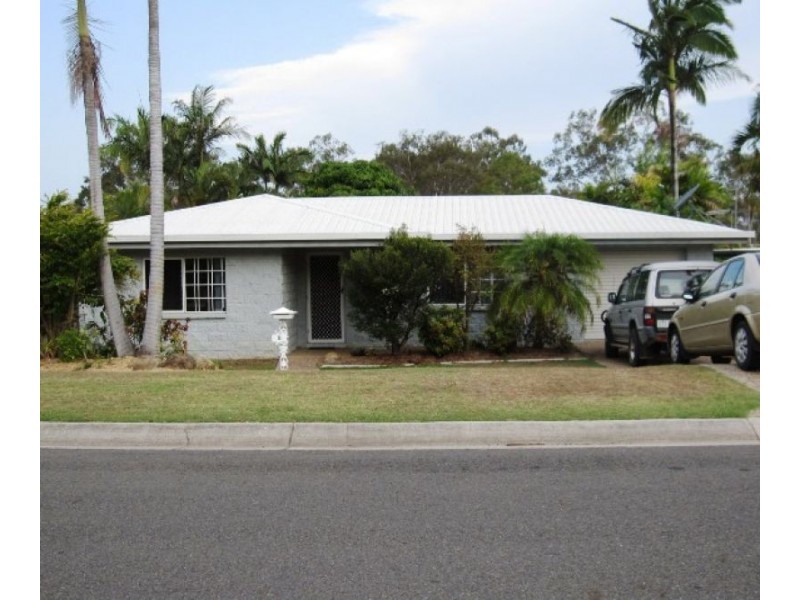8 DANIEL DRIVE, New Auckland QLD 4680