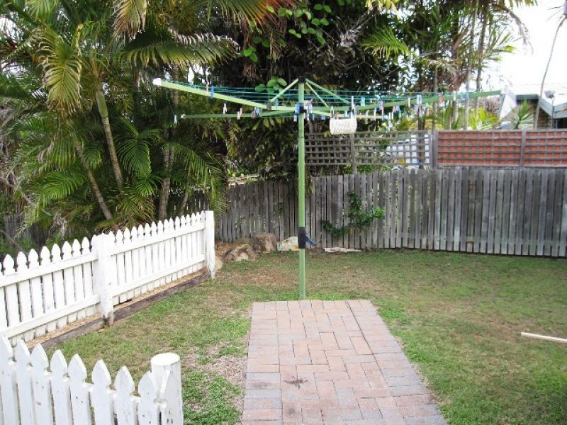 8 DANIEL DRIVE, New Auckland QLD 4680