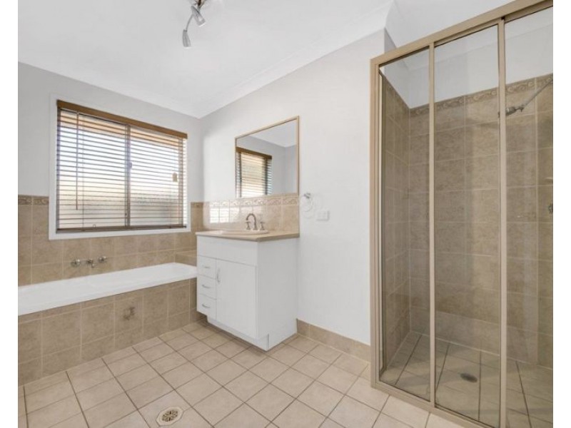 3 Hamilton Drive, Clinton QLD 4680