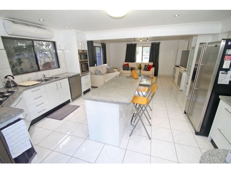 14 Saggitarius Street, River Ranch QLD 4680