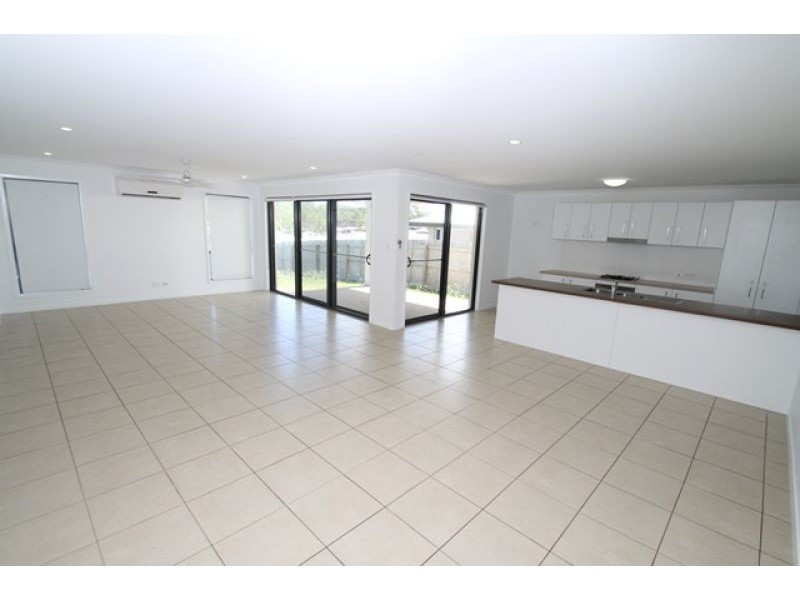 32 Bottlebrush Drive, Kirkwood QLD 4680