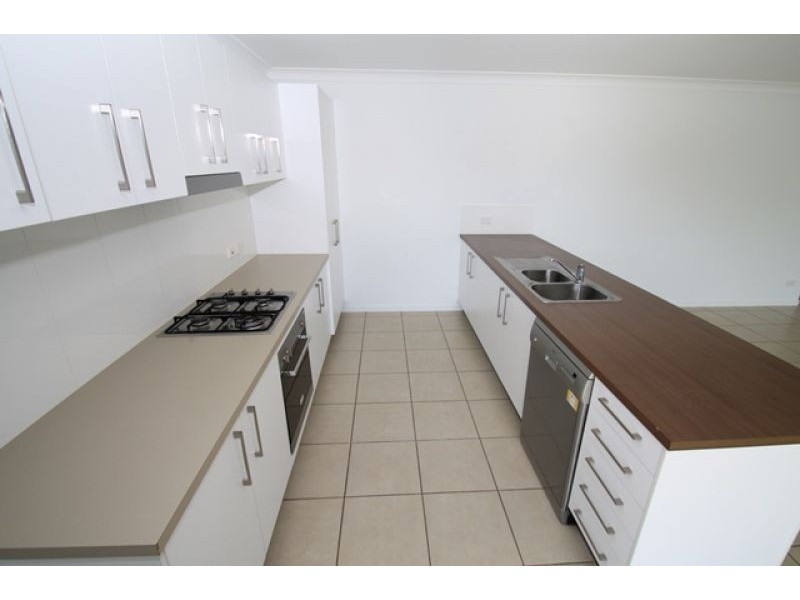 32 Bottlebrush Drive, Kirkwood QLD 4680