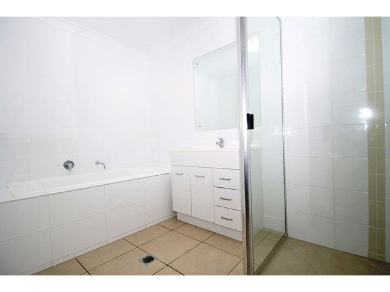 32 Bottlebrush Drive, Kirkwood QLD 4680