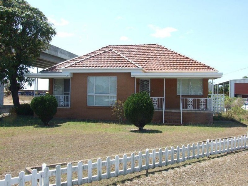 14 Little Bramston Street, Gladstone QLD 4680