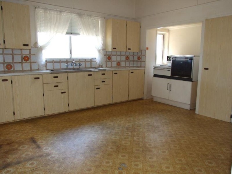 14 Little Bramston Street, Gladstone QLD 4680