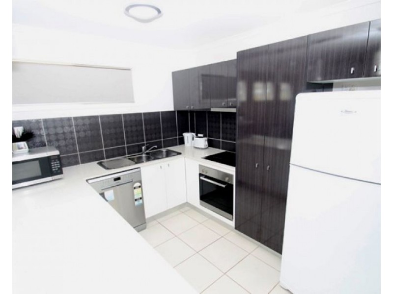 8/5 Glenlyon Street, Gladstone QLD 4680