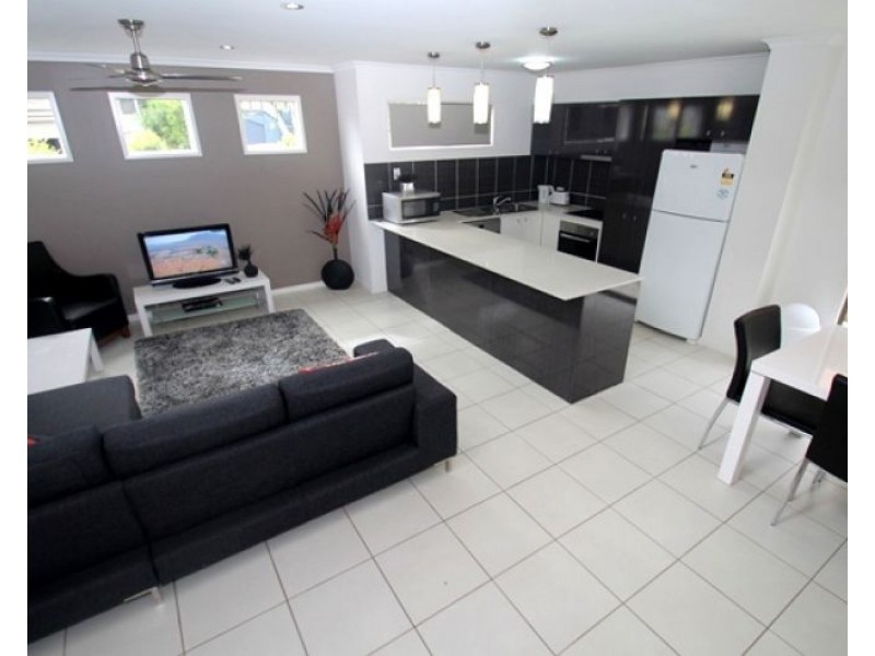 8/5 Glenlyon Street, Gladstone QLD 4680