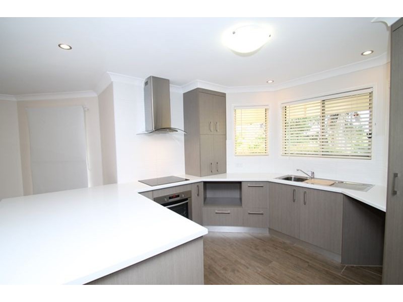 8 Kenneth Court, New Auckland QLD 4680