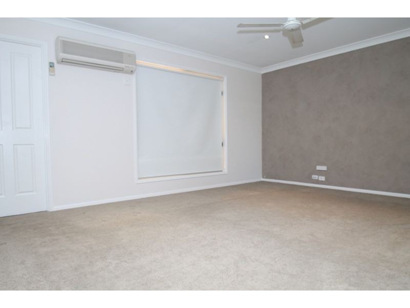 8 Kenneth Court, New Auckland QLD 4680