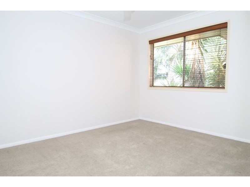 8 Kenneth Court, New Auckland QLD 4680