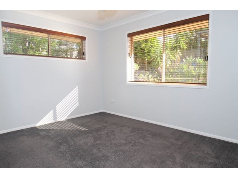 8 Kenneth Court, New Auckland QLD 4680