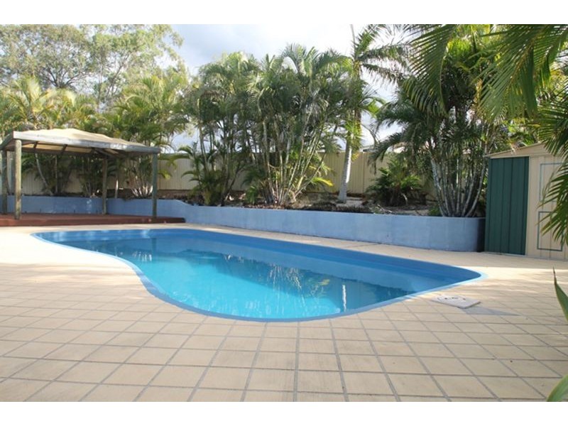 8 Kenneth Court, New Auckland QLD 4680