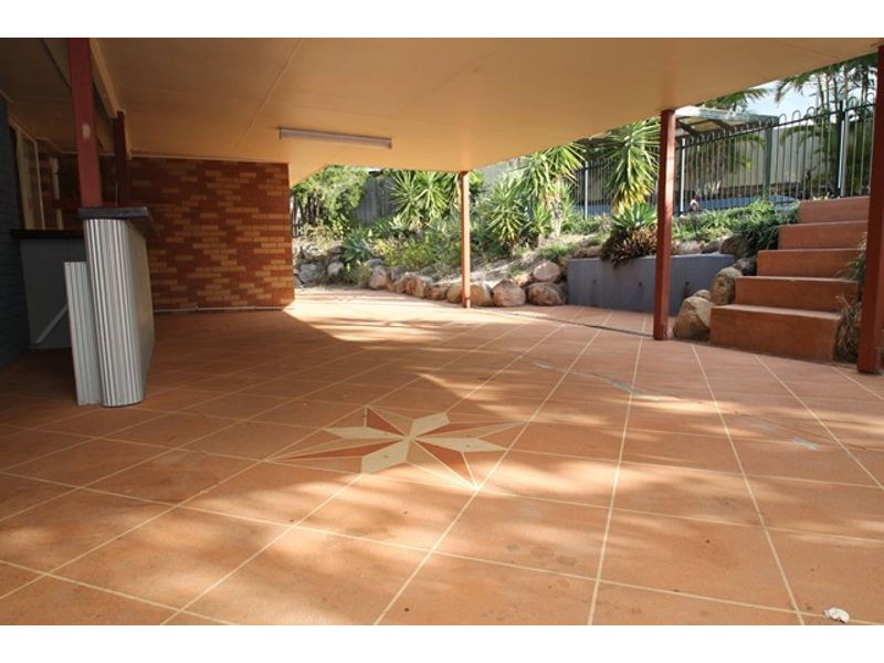 8 Kenneth Court, New Auckland QLD 4680