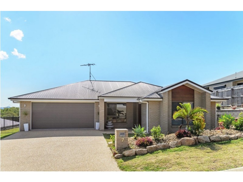 7 Cressbrook Street, Clinton QLD 4680