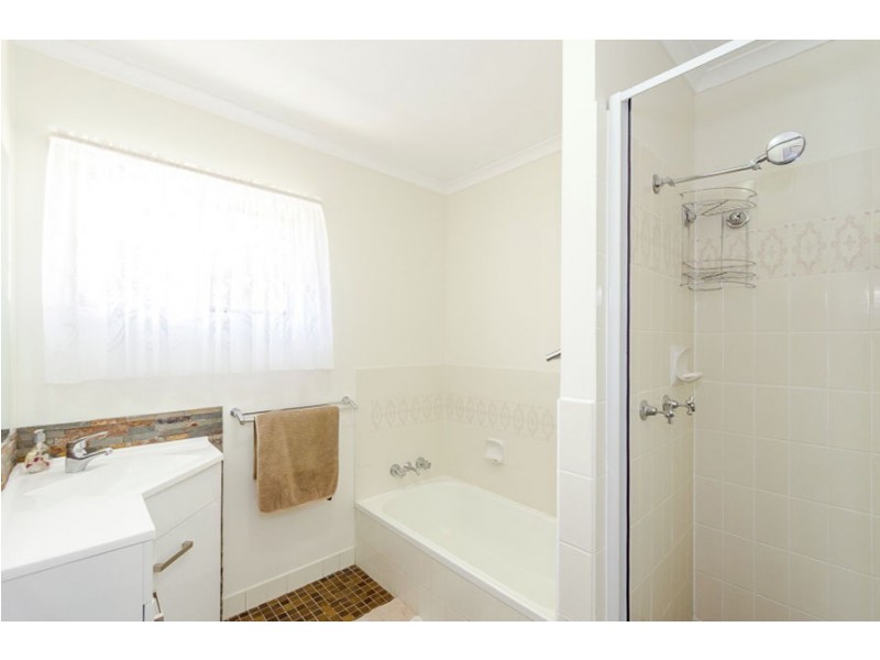1 Illawong Ct, Glen Eden QLD 4680