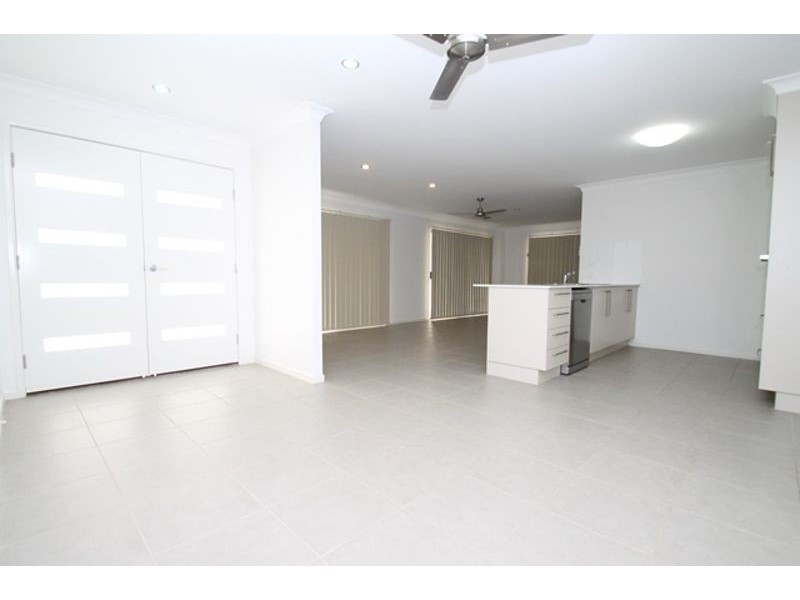 5 Deveney Drive, Kirkwood QLD 4680