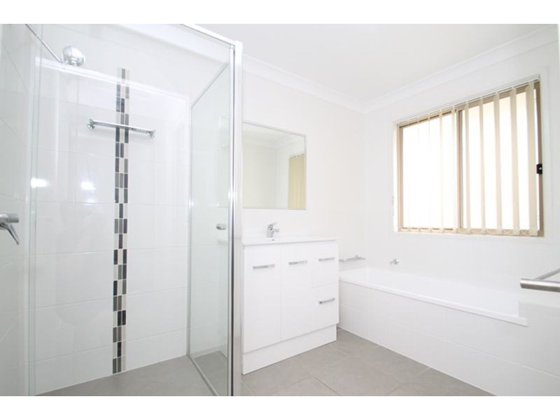 5 Deveney Drive, Kirkwood QLD 4680