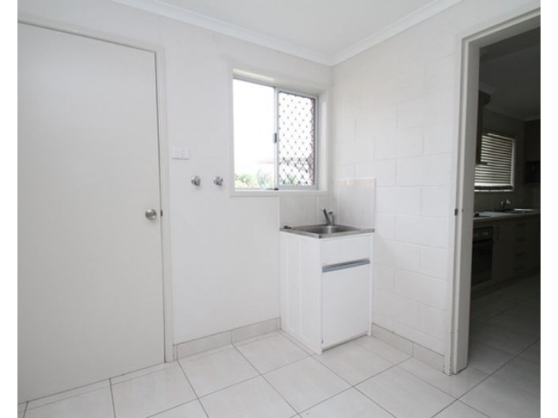 1/17 Mercedes Street, Clinton QLD 4680