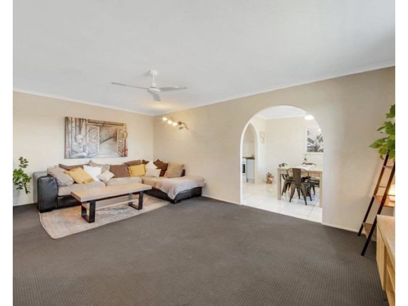 204 Sunvalley Road, Kin Kora QLD 4680