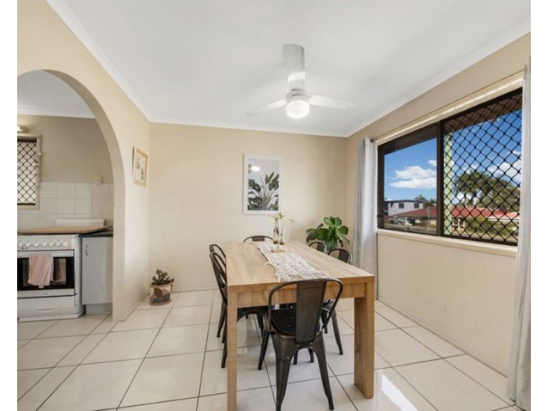204 Sunvalley Road, Kin Kora QLD 4680