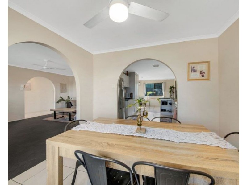204 Sunvalley Road, Kin Kora QLD 4680
