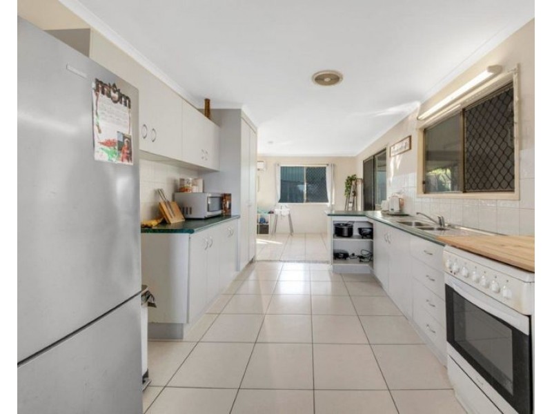 204 Sunvalley Road, Kin Kora QLD 4680