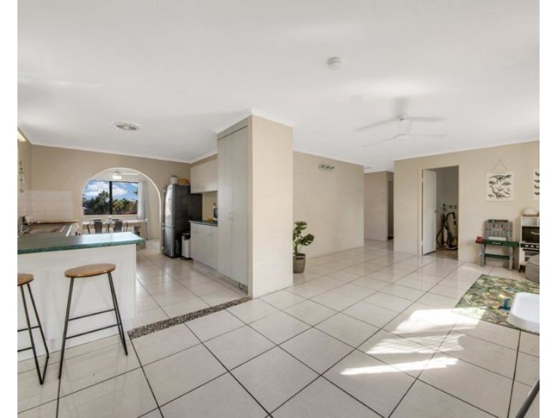 204 Sunvalley Road, Kin Kora QLD 4680