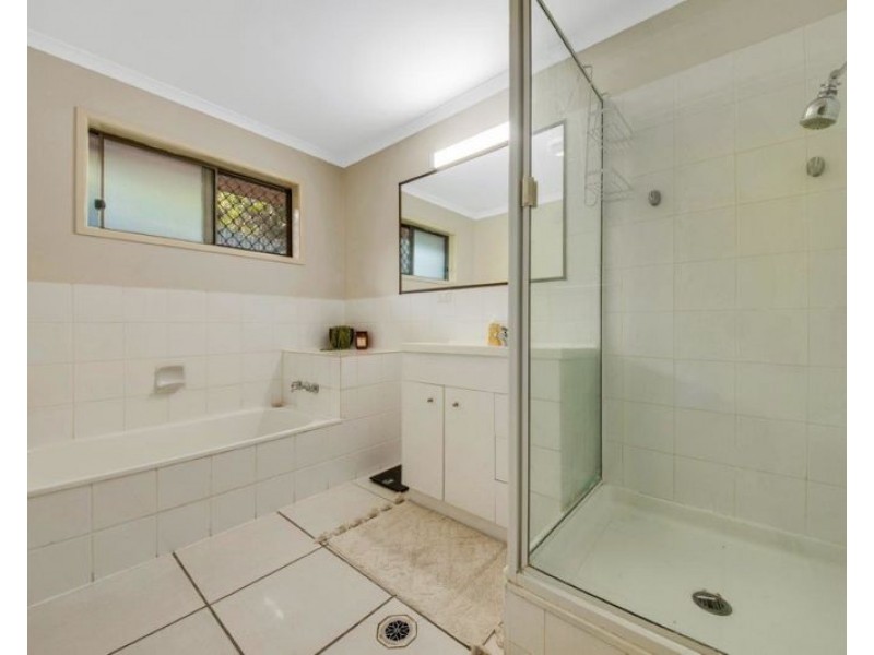 204 Sunvalley Road, Kin Kora QLD 4680