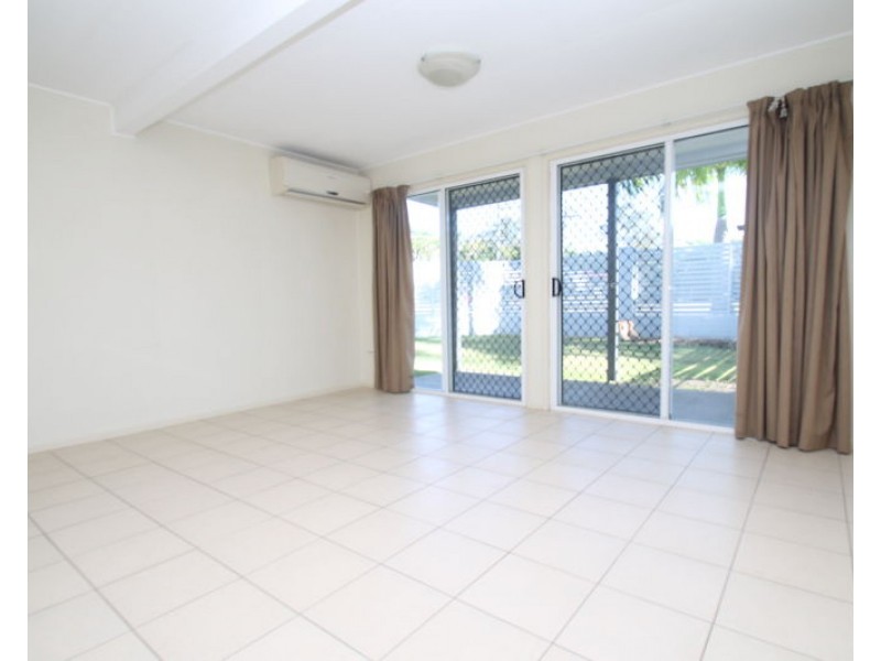 2/2 Walters Street, West Gladstone QLD 4680
