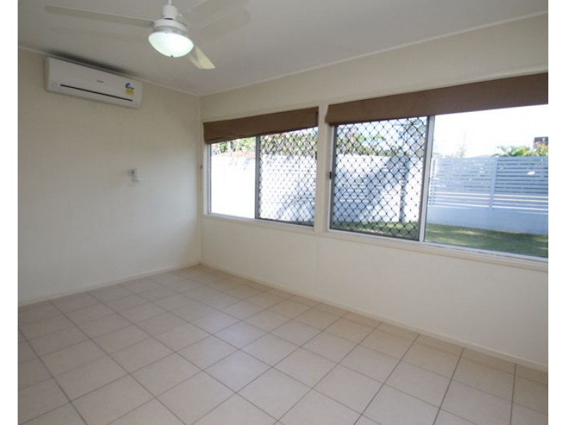 2/2 Walters Street, West Gladstone QLD 4680