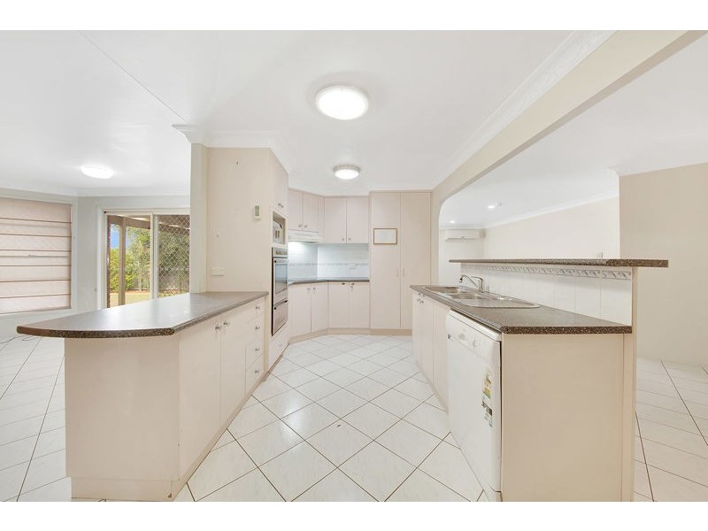 6 Selwyn Close, Telina QLD 4680