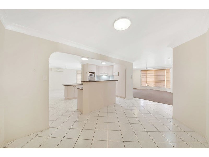 6 Selwyn Close, Telina QLD 4680