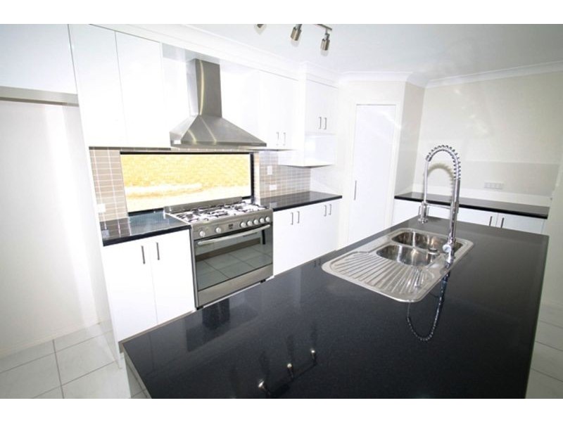 10 Phoenix Place, Telina QLD 4680