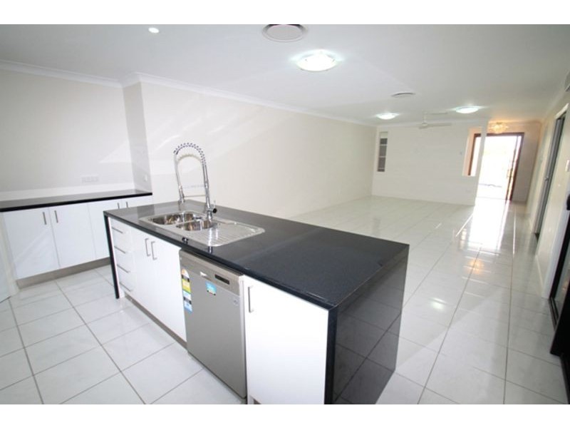 10 Phoenix Place, Telina QLD 4680