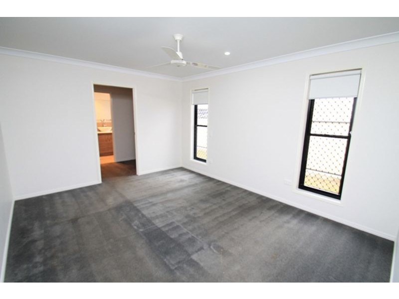 10 Phoenix Place, Telina QLD 4680