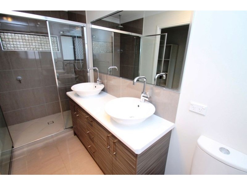 10 Phoenix Place, Telina QLD 4680