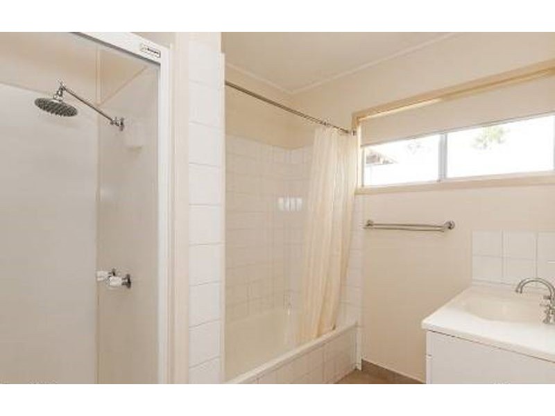 3 Peters Crescent, West Gladstone QLD 4680