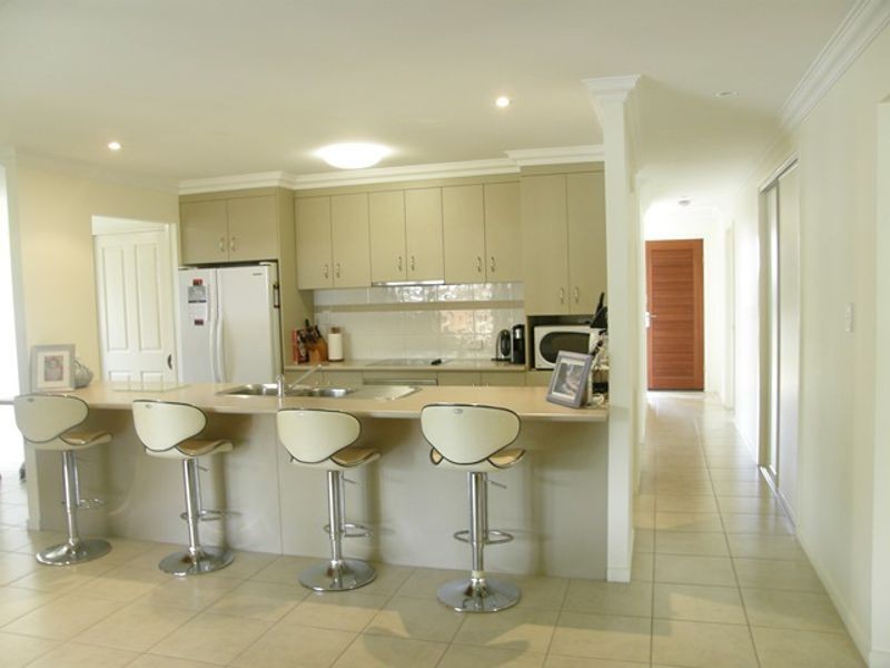 14 Larcom Rise, West Gladstone QLD 4680