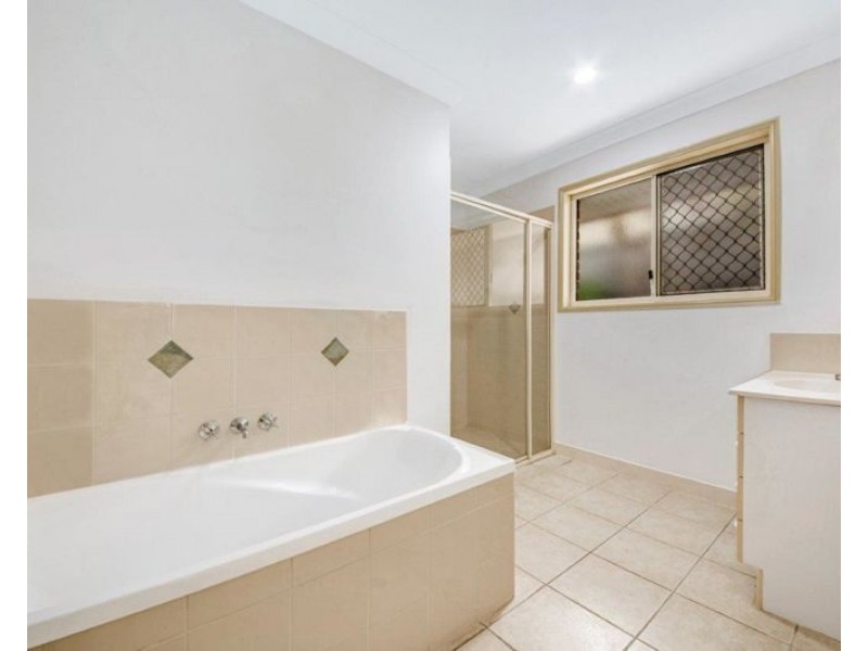 3 Benjamin Court, Glen Eden QLD 4680