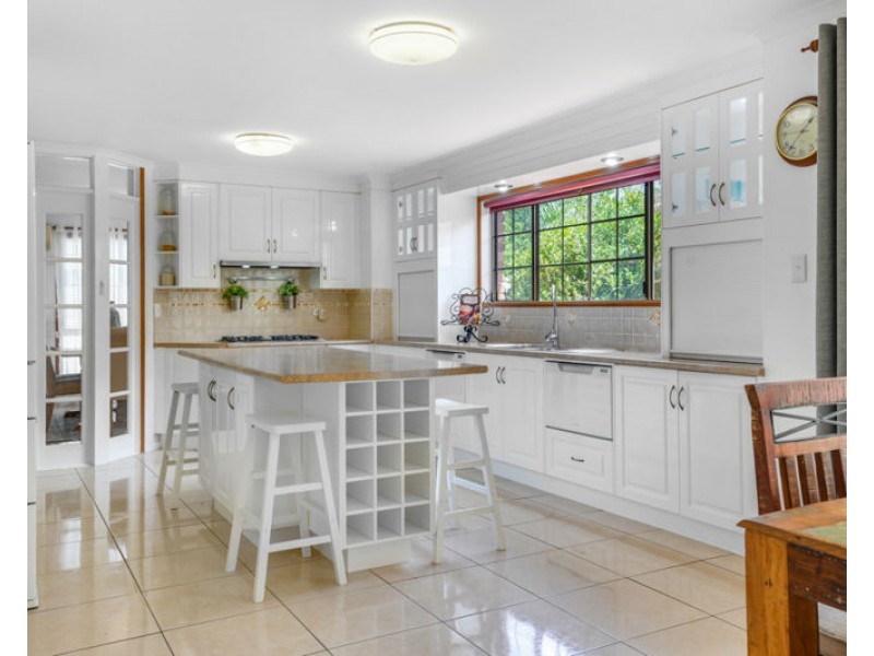 1 Crusade Court, Clinton QLD 4680