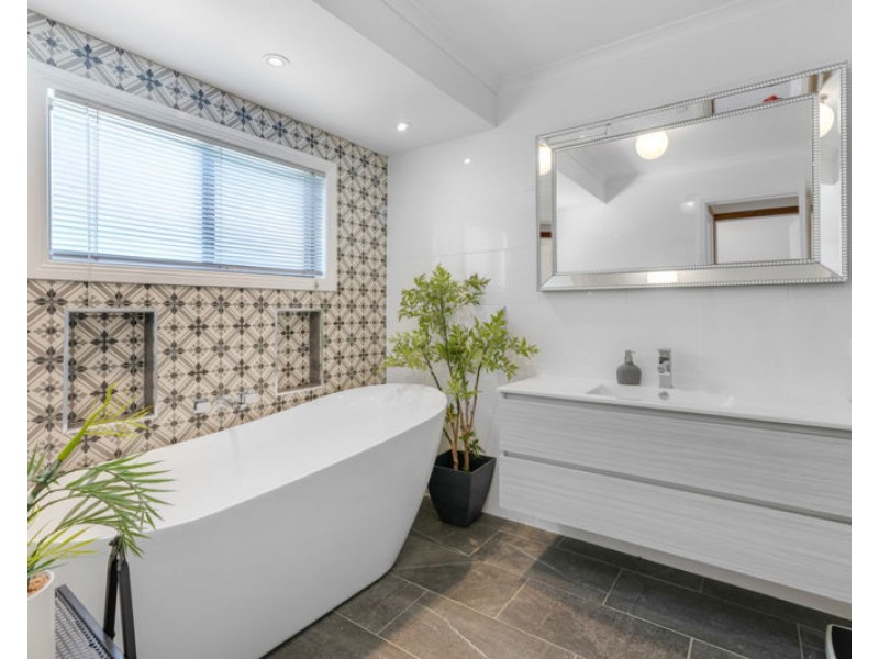 1 Crusade Court, Clinton QLD 4680