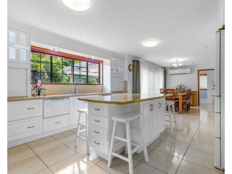 1 Crusade Court, Clinton QLD 4680