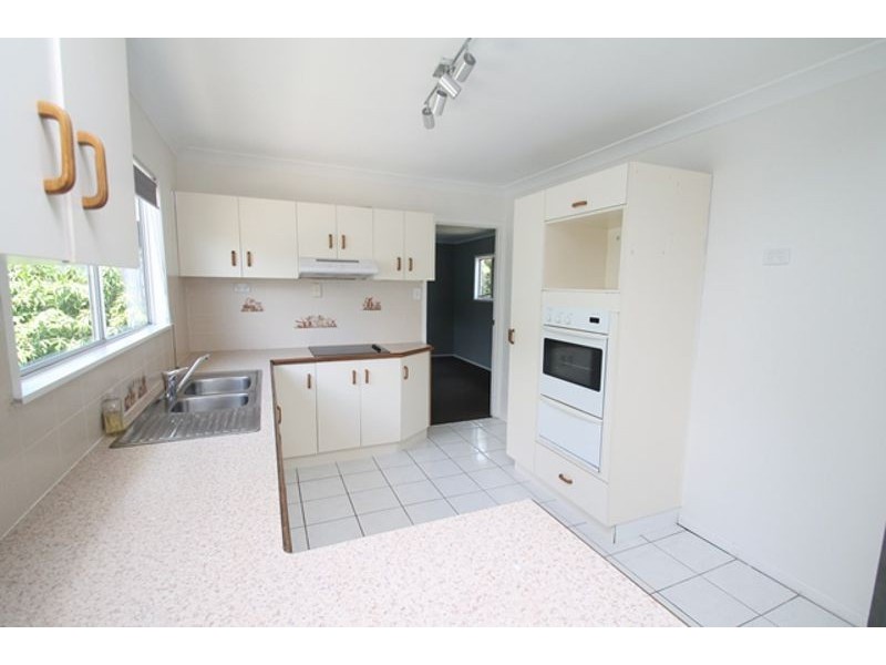 17 Penda Avenue, New Auckland QLD 4680