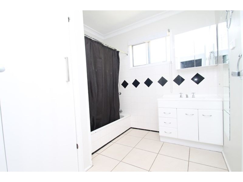 17 Penda Avenue, New Auckland QLD 4680