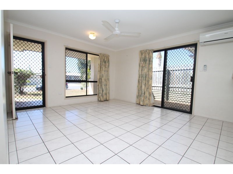 1/12 Calman Street, Clinton QLD 4680