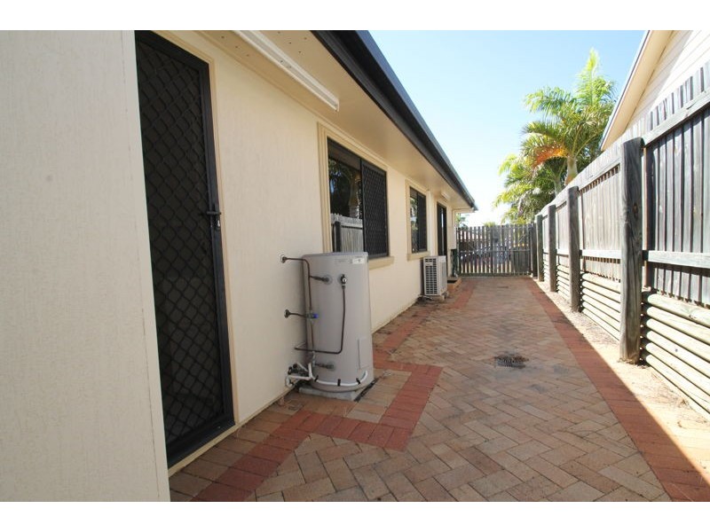 1/12 Calman Street, Clinton QLD 4680