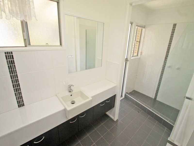 15 Hansen Crescent, Clinton QLD 4680
