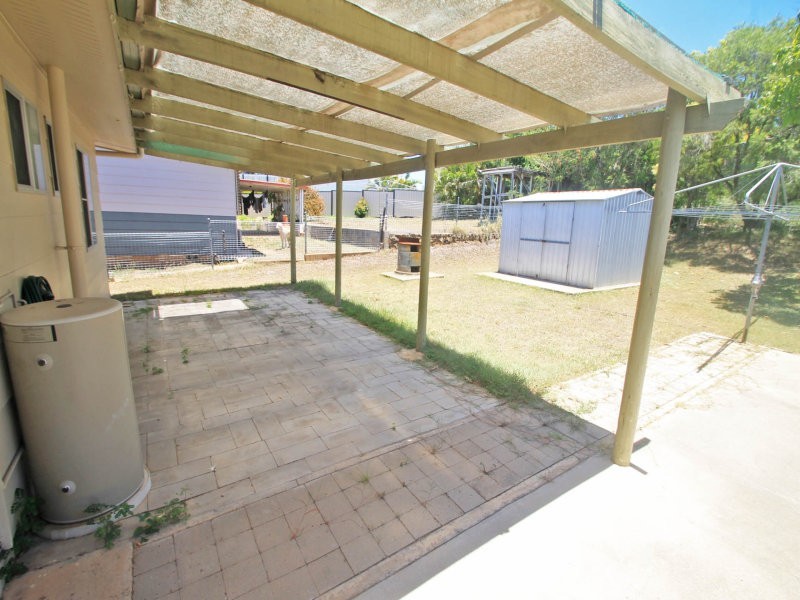 15 Hansen Crescent, Clinton QLD 4680